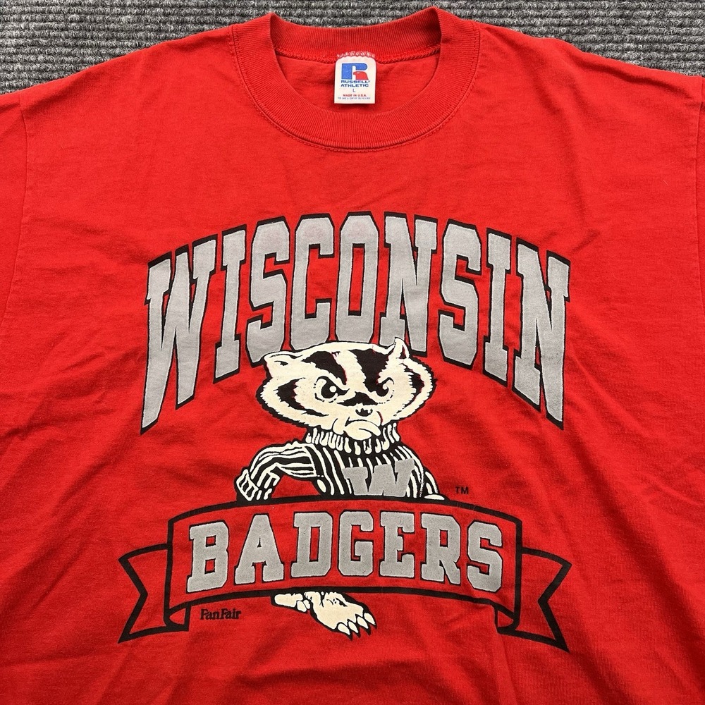 Vintage Wisconsin Badgers Men's Size Large Red T Shirt  Basketball Made‎ In USA